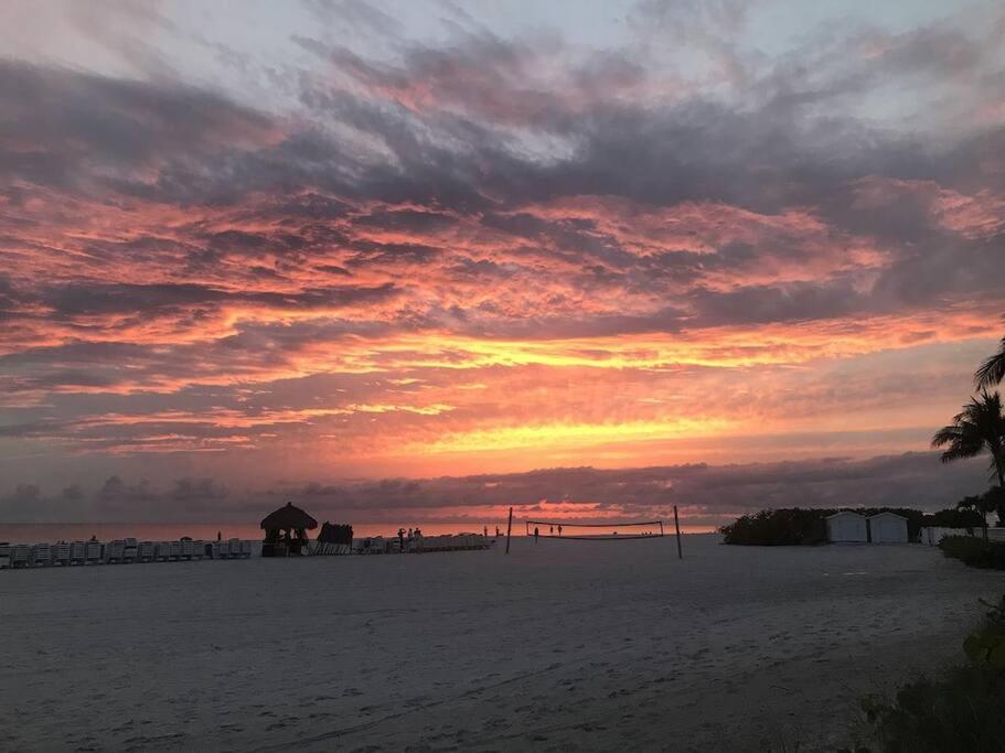 Lovely 1 Bedroom Unit Across From Lido Key Beach ساراسوتا المظهر الخارجي الصورة